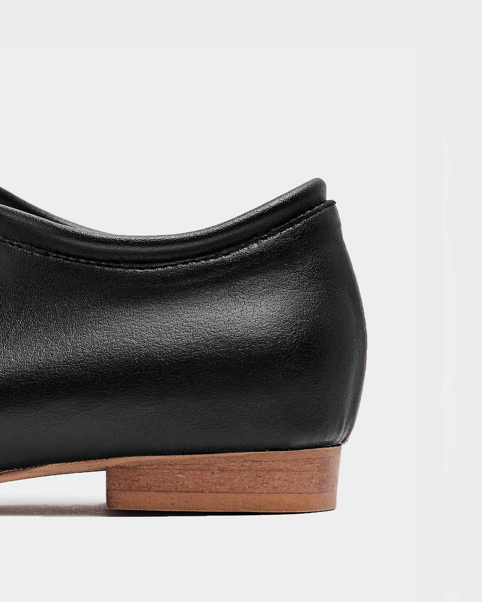 Akira Pumps Black Nopal ballerinas made of cactus leather