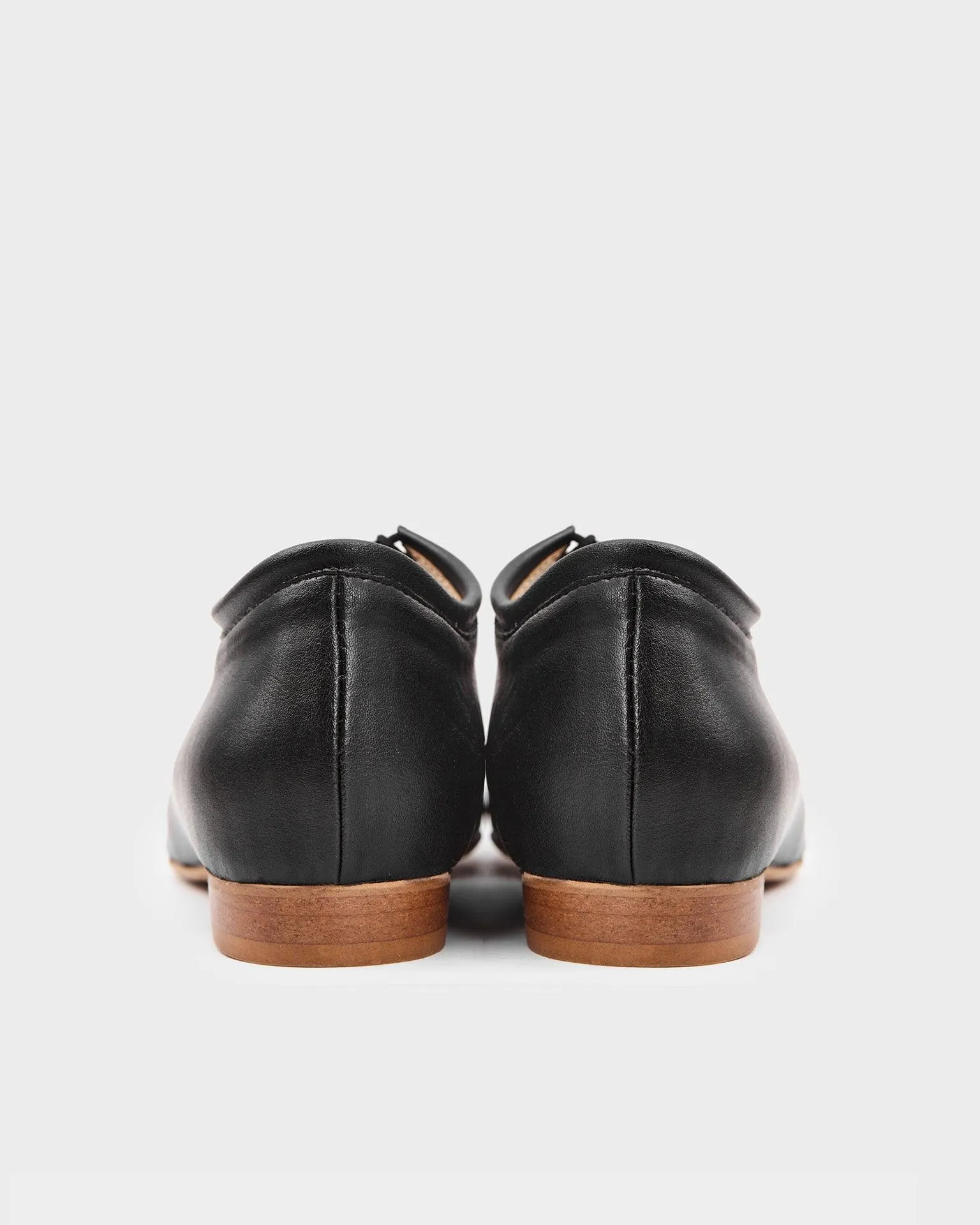 Akira Pumps Black Nopal ballerinas made of cactus leather